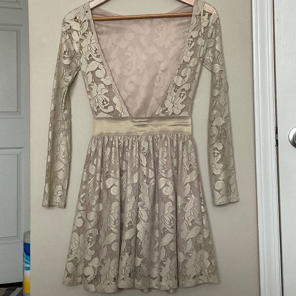 Zara Golden Floral Lace Banded Backless Longsleeves Dress - Picture 5 of 9